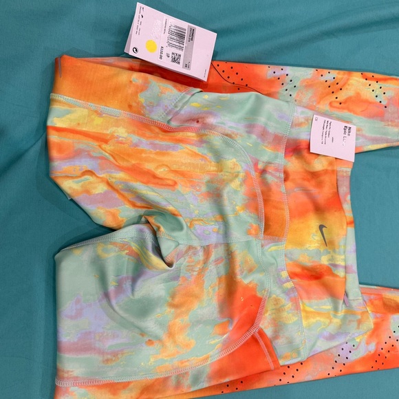 NWT Nike leggings - Picture 8 of 8